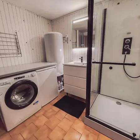 Charmante Climatisee Avec Piscine Et Parking Au Calme *