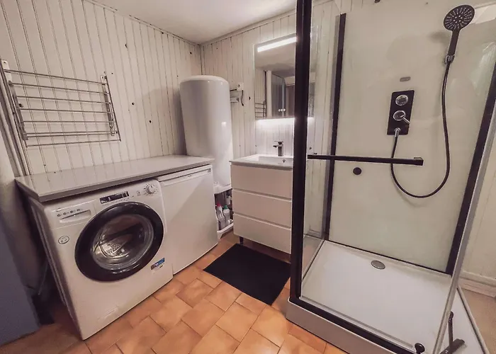 Charmante Climatisee Avec Piscine Et Parking Au Calme - Fr-1-607-158 *